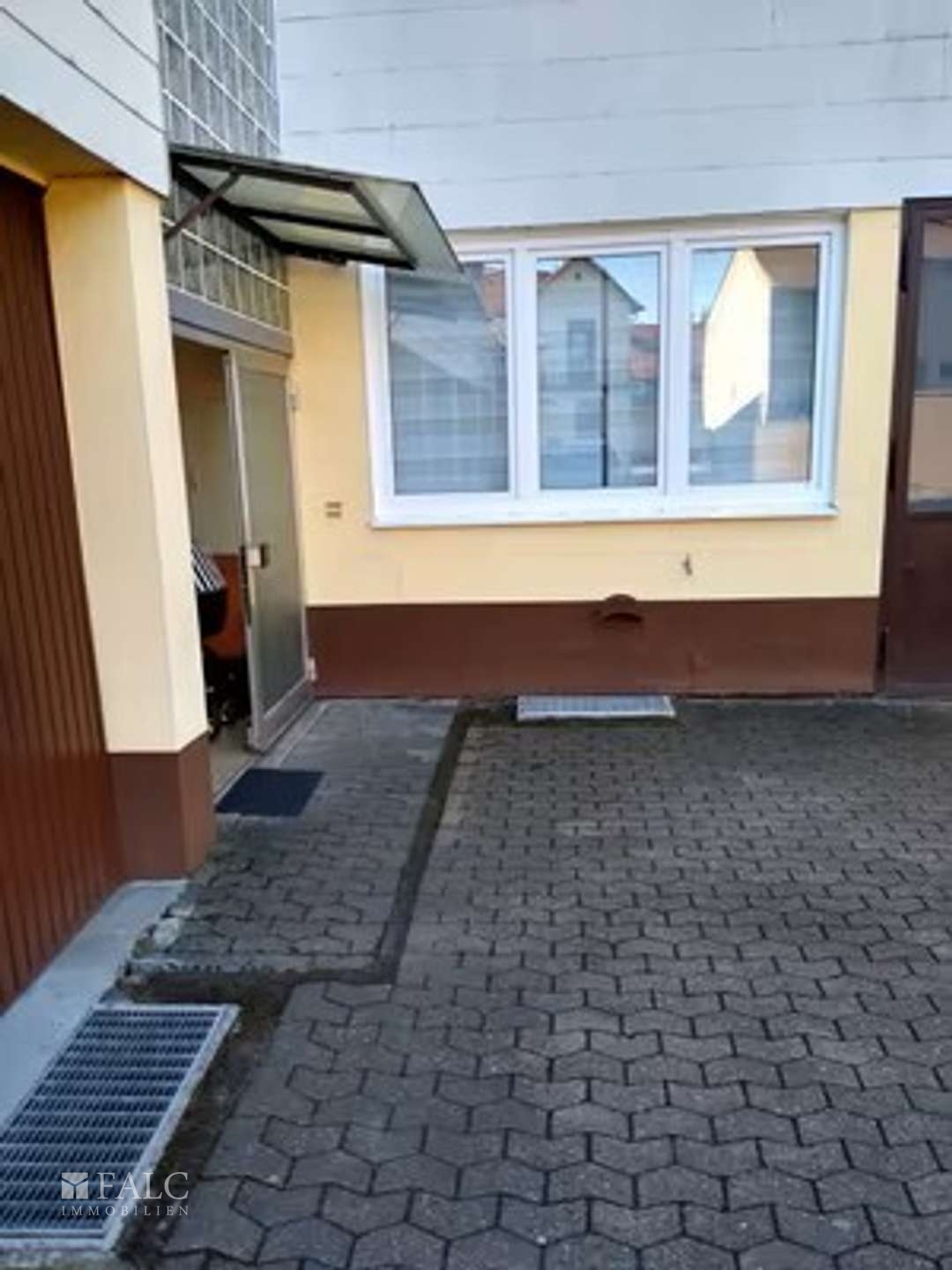 Eingang + Hof